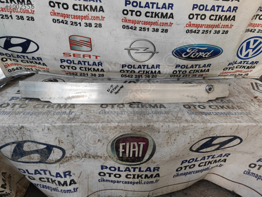 Mercedes CLA ön tampon demiri
