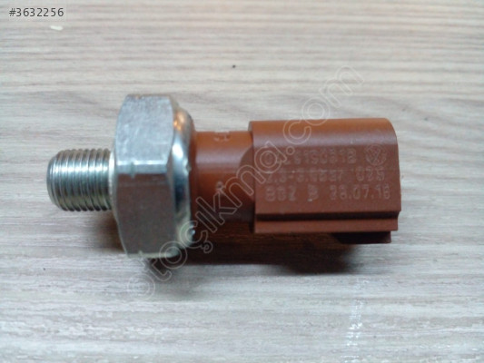 Golf7 A3 Leon Passat Tiguan Caddy Yağ Basınç Müşürü 04L919081B