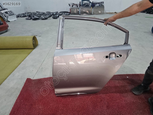 2019/2024 TOYOTA COROLLA GRİ SOL ARKA KAPI ORJINAL