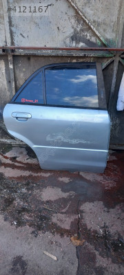 Mazda familia sedan sağ arka kapı