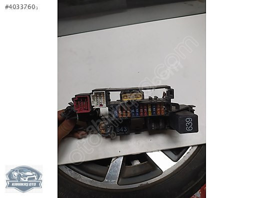AUDİ A4 A5 SİGORTA TABLASI RÖLE TUTUCU ORJİNAL 8K1937503