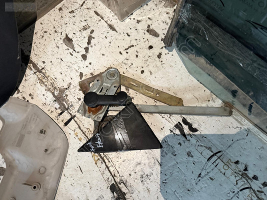 FORD ESCORT SAĞ ARKA KAPI CAM KRİKOSU MANUEL ORJİNAL