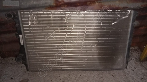 Volkswagen Golf 5 TSİ 1,4 radyatör