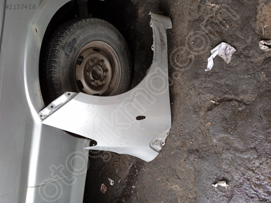 Toyota Yaris sağ ön çamurluk
