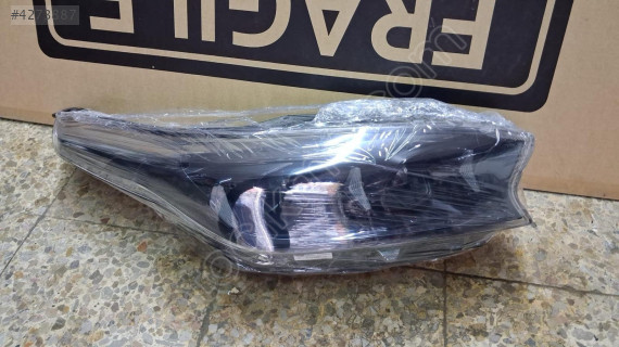 KİA XCEED SAĞ ÖN FAR ORİJİNAL ÇIKMA 2023