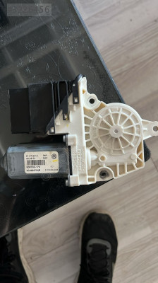 VOLKSWAGEN JETTA 2012 SAĞ ARKA CAM MOTORU 936790-170 3C095970404B