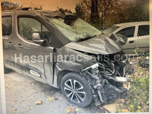 Citreon berlingo sağ ön kapı