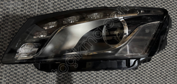 8R0941003D Audi Q5 Xenon Sol Ön Far - Merceği Hasarlıdır