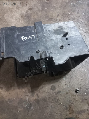 FORD FOCUS 3 1,6 TDCİ 2015 AKÜ YUVASI