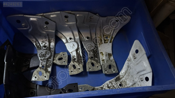 PASSAT B8 SAĞ SOL ÇAMURLUK SACI 2011 2014 3AA821142 ÇAĞRI OTO