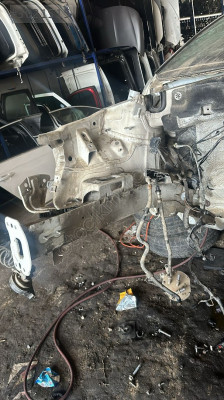 VOLKSWAGEN  PASSAT B7 SAĞ SOL ÇEYREK KESME ÖN BURSA MG