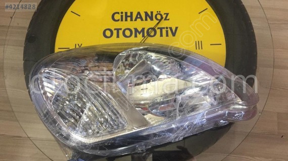 2003-2005 Model Toyota Yaris Sağ Ön Far Parçası