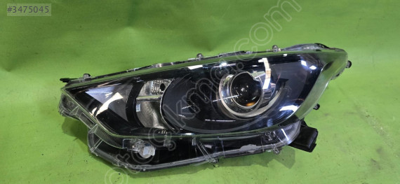 2022-2024 Toyota Yaris sol ön far çıkma