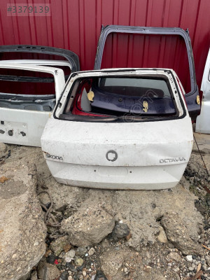 SKODA OCTAVİA BAGAJ KAPAĞI