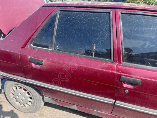 Renault R9 sağ arka kapı