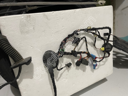 AUDİ A3 / VW GOLF SAĞ KAPI TESİSATI