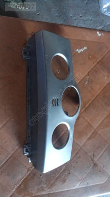 Kango 3 klima paneli çerçevesi yedek parça
