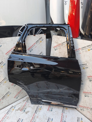 Volvo xc60 sağ arka kapı (hasarlı ürün)