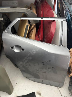 Peugeot 2008 sağ arka kapı