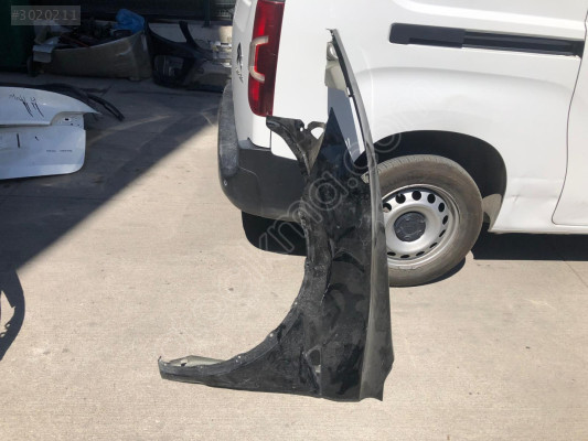 TESLA MODEL Y SOL ÖN ÇAMURLUK