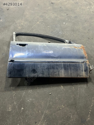 8D0837754 AUDİ A4 B5 SAĞ ÖN KAPI HASARLI