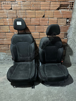 MEGANE 4 SAĞ SOL ÖN KOLTUK ORJİNALL ÇIKMA PARÇA