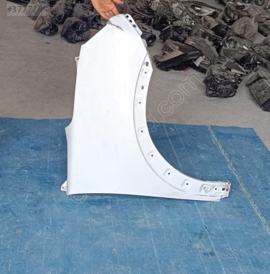 FORD PUMA BEYAZ SAĞ ÖN ÇAMURLUK ORJINAL LOKALLIK
