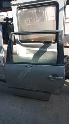 VOLKSWAGEN PASSAT SOL ARKA KAPI CIKMA