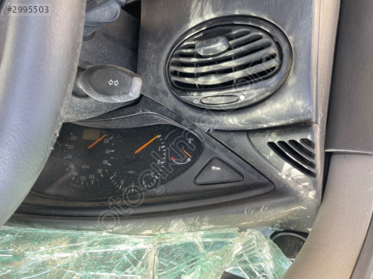 2002 ford focus gösterge çerçevesi