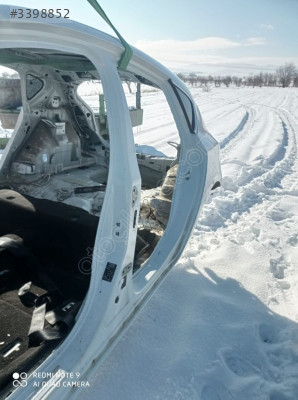 Opel Astra J Hb Sol Marşpiyel Orta Direk Kesme Beyaz