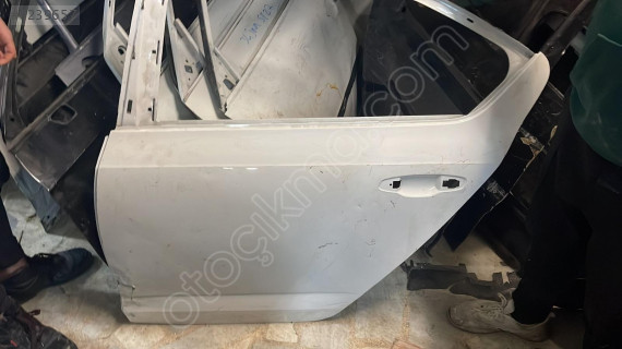 SKODA OCTAVİA SOL ARKA KAPI