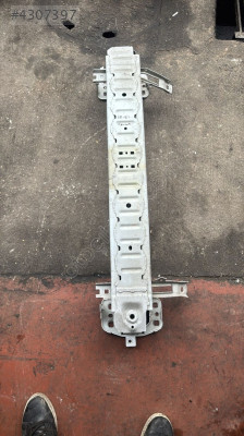 Ford courier 2018-2023 ön tampon demiri çıkma orjinal