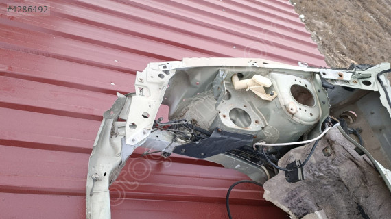 RENAULT MEGANE 1 SAĞ ÖN PODYA SACI ÇIKMA ORJİNAL