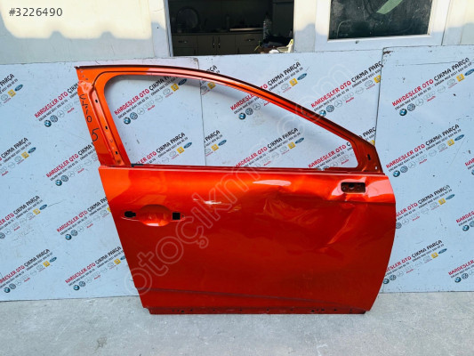 Renault Clio 5 sağ ön kapı (az hasarlı) çıkma