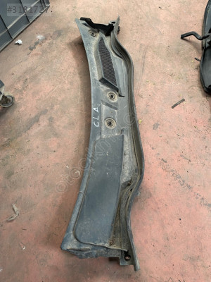 MERCEDES A180 ÖN CAM IZGARASI ORJİNAL ÇIKMA PARÇA