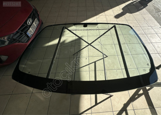 RENAULT KANGOO ÇIKMA ÖN CAM ÇİZİK