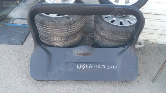nissan qashqai arka bagaj kapagı kaplaması çıkma