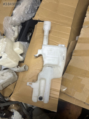 Ford Courier Ön Cam Silecek Su Bidonu Orijinal