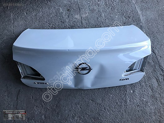 Opel Astra J Modeli İçin Orjinal Bagaj Kapağı