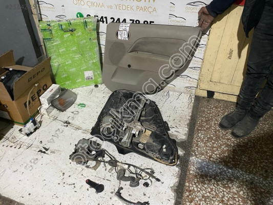 FORD FİESTA SAĞ ARKA KAPI HOPARLÖRÜ 2002-2008 MODEL