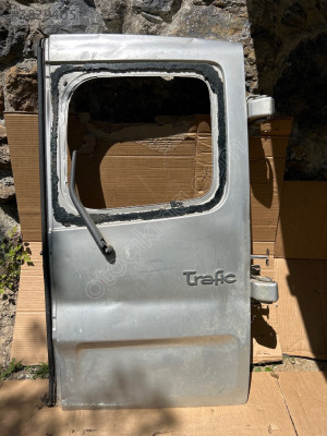 Renault trafik sağ bagaj kapağı