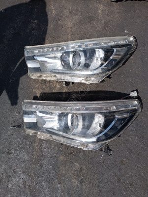 Toyota Hilux sol ön far LED'li mercekli