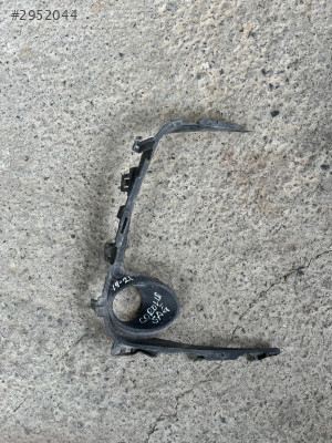 TOYOTA  COROLLA SAĞ SİS FAR ÇERÇEVESİ 81421-02A80
