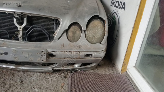 Mercedes E200 e class  sol far çıkma