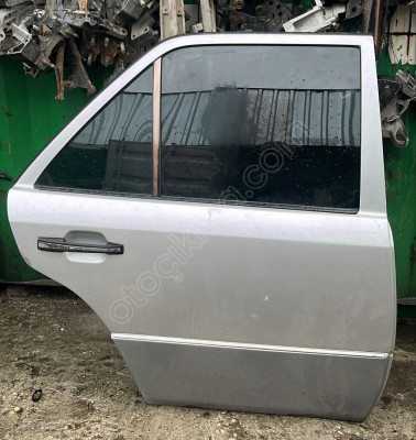 MERCEDES E200 SAĞ ARKA KAPI ÇEVİK OTO ÇIKMA