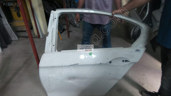 BMW 1 SERİSİ SOL ARKA KAPI