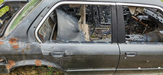 BMW E30 SAĞ ARKA KAPI
