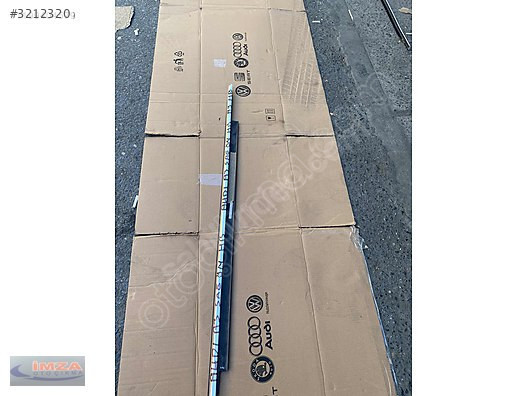 AUDI A3 HB SAĞ ÖN KAPI CAM FİTİLİ SIYIRICI NİKELAJLI