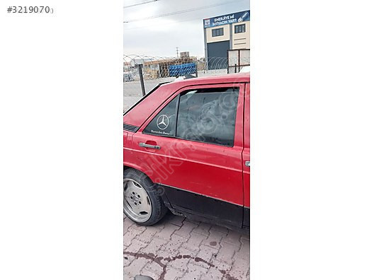 Mercedes E190 Sağ Arka Kapi