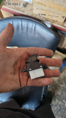 Mazda 323 Sağ Ön Cam Düğmesi